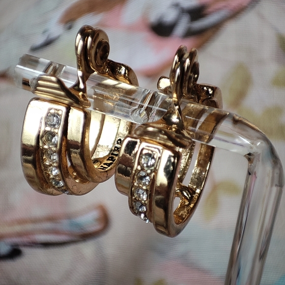 Napier Signed Clip Huggy Earrings Gold Tone Rhinestone Vintage EUC 3 Rows Huggie - Picture 4 of 14